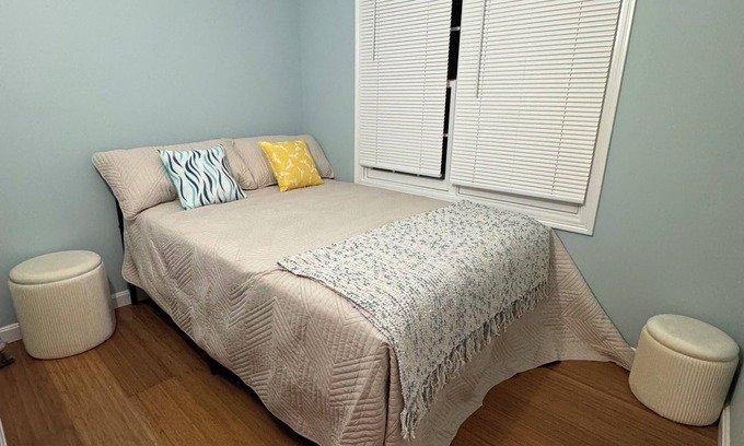 Pawcatuck House | Cozy, pet friendly 1 bedroom house in Stonington close to casinos, beach, & RI.