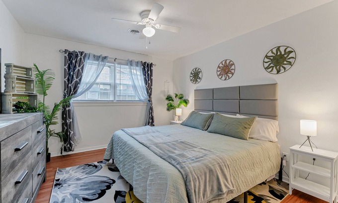 Camellia Shores House | Cozy Pet-Friendly 3BR Near Norfolk Beaches