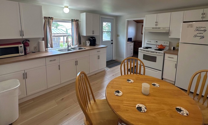 Meadowbank Cottage | Cozy, pet-friendly cottage sleeps up to 5 guests