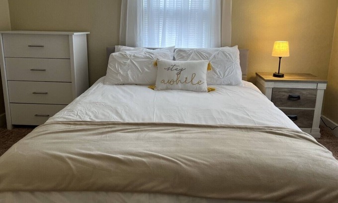 Macomb Apartment | Cozy, pet friendly, one bedroom apartment