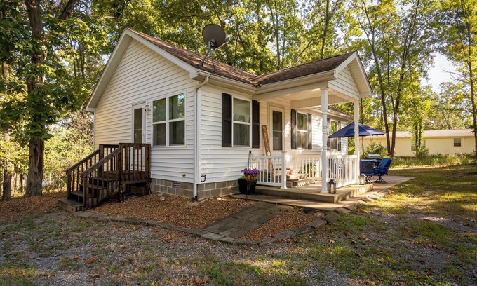 Goreville Cottage | Cozy, Pet friendly, Professional Host, Convenient Location