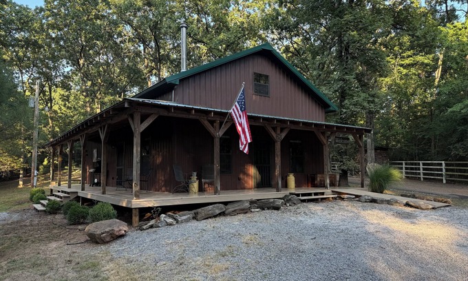 Pettit Cabin | Cozy Pettit Bay/Lake Tenkiller pet friendly cabin. Hunters & Fishermen welcome.