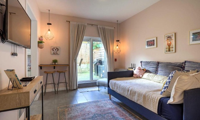 Olde Kensington Apartment | Cozy Philadelphia Studio, Near Center City!