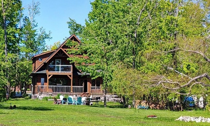Bobcaygeon Cottage | Cozy Pigeon Lake Cottage