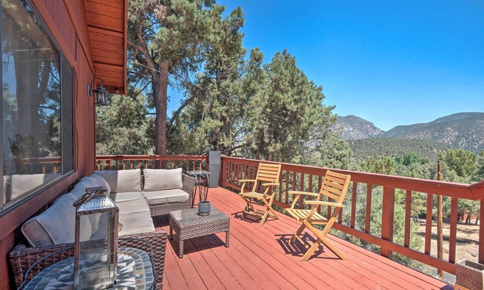 Pine Mountain Club Cabin | Cozy Pine Mountain Cabin: Hike, Bike, Fish Nearby!