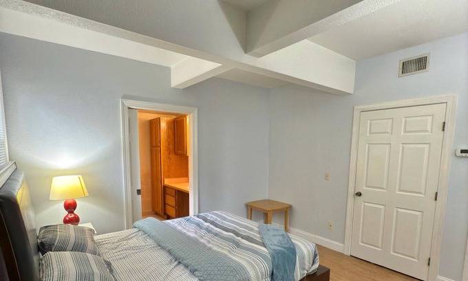 St. Nicholas Apartment | Cozy Place Close to Downtown, Hospitals and Universities by San Marcos area.