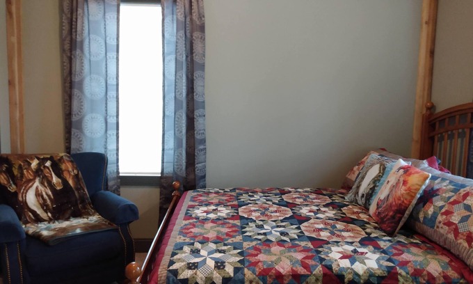 Milford Apartment | Cozy Pocono Barn Loft Apartment