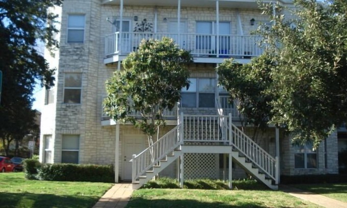 North University Condo | Cozy Pristine Sanitized Ideally Located w/Covered Parking
