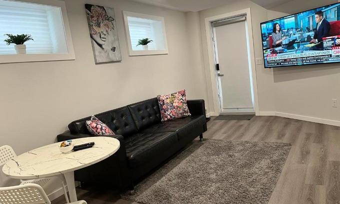 Fort Gary Apartment | Cozy Private 1 bedroom basement suite - free parking and free Wifi