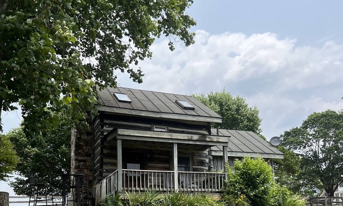 Clifford Cabin | Cozy, private, 1 bedroom cabin w/beautiful view