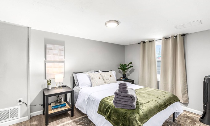 Hazel Park Apartment | Cozy & Private 1BR Basement suite in Hazel Park