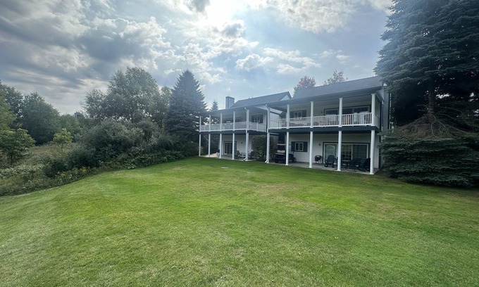 Bellaire Condo | Cozy & Private 2 Bedroom/Chief Golf Cottages Lower Condo - Spectacular Views!