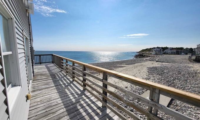 Greenbush House | Cozy private beach stilt house-steps to the beach.