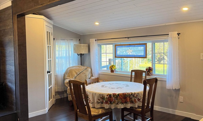 Castlegar Cottage | Cozy, private cottage, within city limits of Castelgar