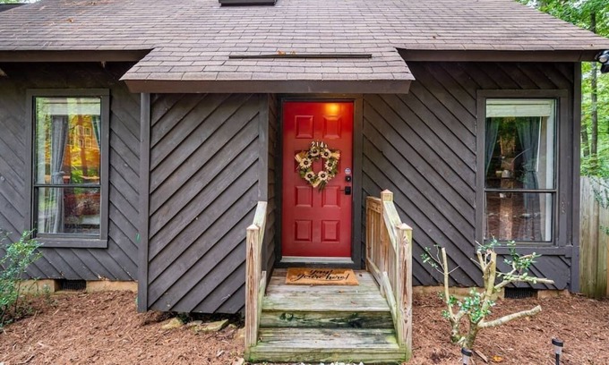 Bynum House | Cozy Private Duplex Tucked Away- 15 Min from UNC