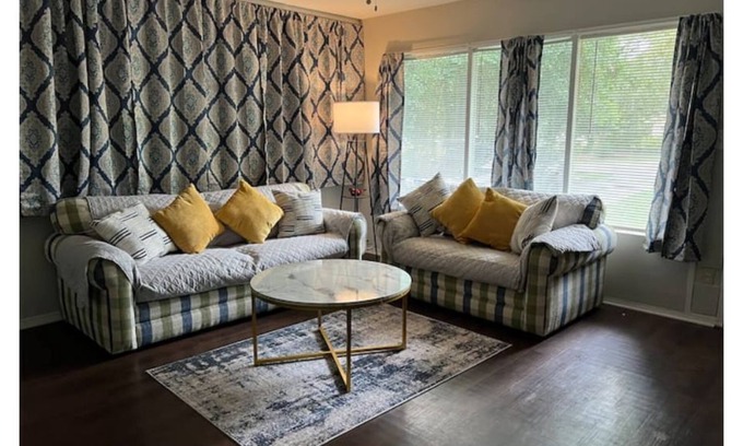 Remerton House | Cozy Private Home 4 bedroom 1 bath, Great Outdoor Area