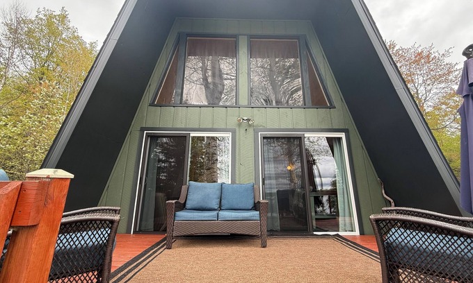 Republic Cottage | Cozy, private lakefront cottage with sunset view!