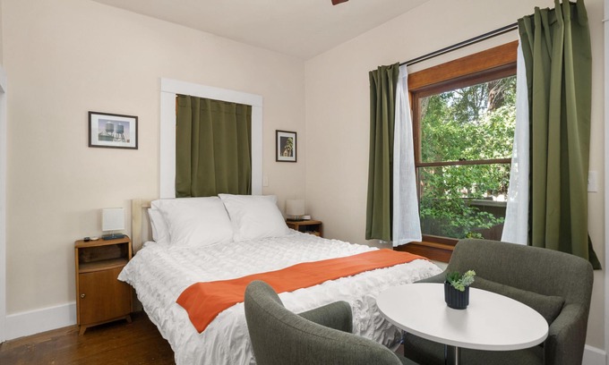 Chico House | | Cozy + Private | Near Enloe |