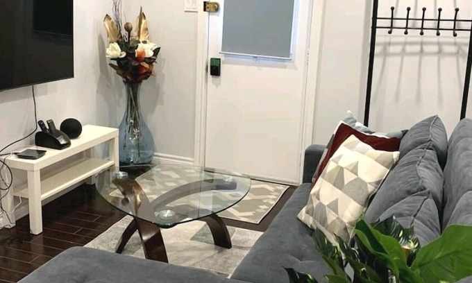 Hamilton House | Cozy , Private Patio