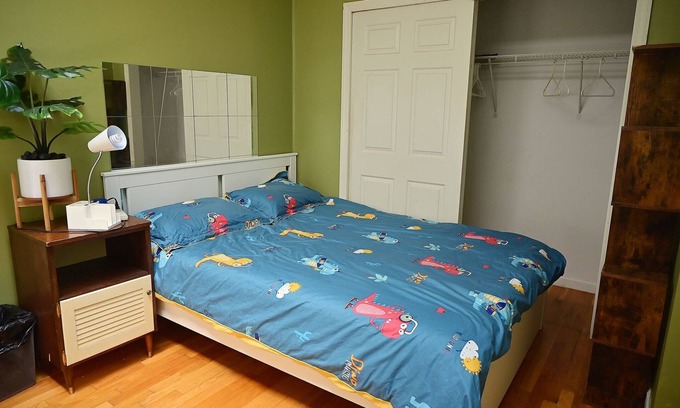 Bay Ridge Apartment | Cozy Private Queen bed Room with Shared bathroom/1 minutes to train station.