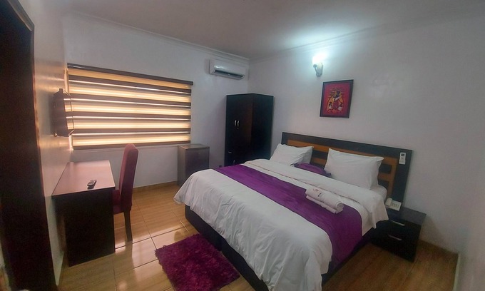 Ikeja Cabin | Cozy private room holiday room with 24/7 light + WiFi