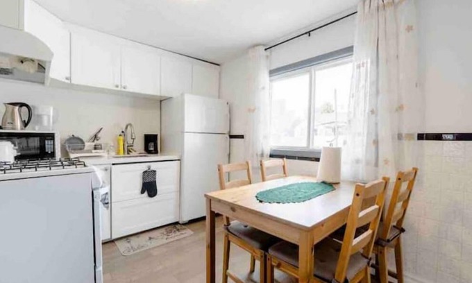 Beaconsfield Village House | Cozy private room in downtown