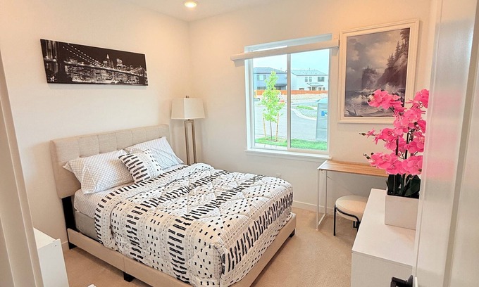 Bonney Lake House | Cozy Private Room Near Seattle & Mt. Rainier – Quiet & Comfy Stay + Car Rental