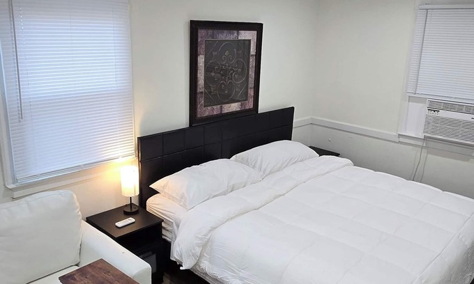 Manassas Park House | Cozy Private Room with Full Bathroom, Wi-Fi, and TV!