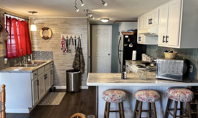 Florien Cabin | Cozy, private, rustic-modern cabin, a doorway to fine fishing and lake fun!