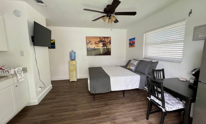 Seminole House | Cozy private studio with own fenced yard-3 miles from Beach