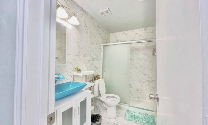 Barker Villa | Cozy private suite with free parking