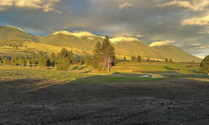 Eureka Cabin | Cozy, quaint cabin close to beautiful Koocanusa lake and fantastic golfing!