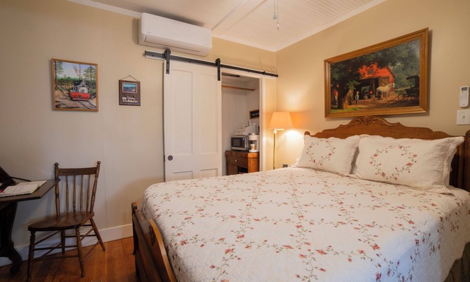 Tuolumne Cottage | CoZY Quarters-Private Garden Entrance, Inflatable Spa,Close to Yosemite & Casino