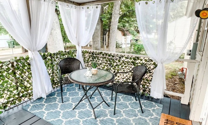Decatur House | Cozy Queen 2BR Bungalow Convenient to Downtown