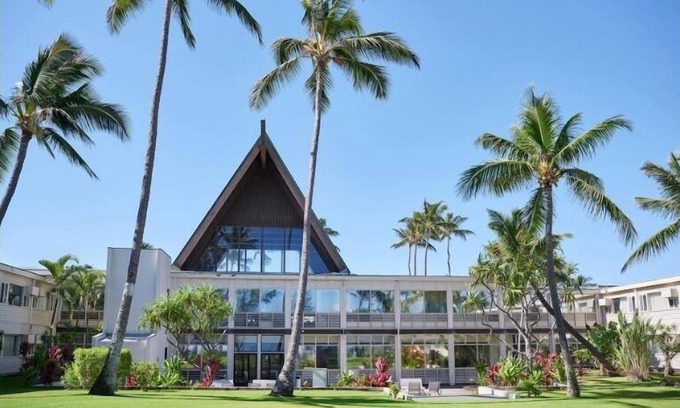 Kahului Apartment | Cozy Queen-Bed Room w/WiFi, Large TV, & Mini-Refrigerator