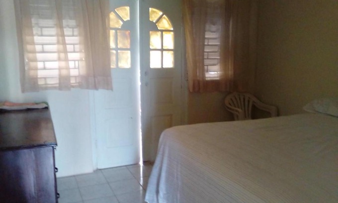 Saint Andrew Apartment | Cozy Queen Court Apt Constant Spring Road