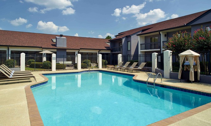 Norcross Hotel | Cozy Queen Stay w/Free Parking & Onsite Swimming Pool! Pet-friendly Property!