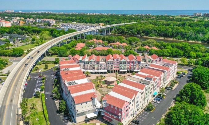 Palm Coast Apartment | Cozy Queen Suite in European Village with Balcony view near beaches