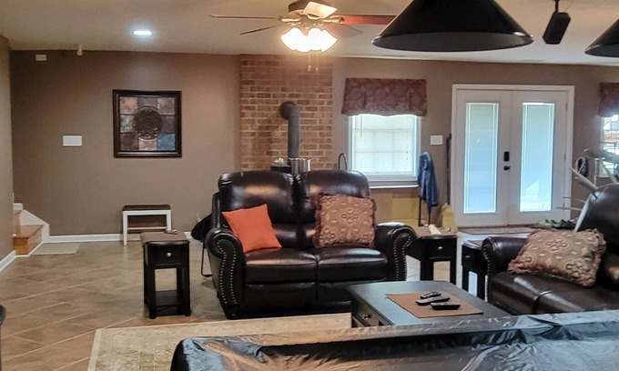 Appomattox Apartment | Cozy & quiet 1 Bedroom apartment with pool table and big screen TV.