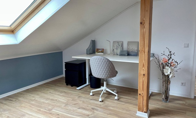Weinheim Apartment | Cozy, quiet attic apartment (2nd floor) - 5 min. to public transport