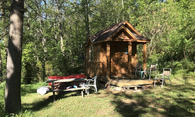 Central Frontenac Cottage | Cozy quiet cottage at Crow lake, direct access to lake
