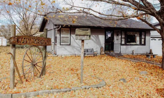 La Moille House | Cozy & Quiet Living at the Cookie Cottage
