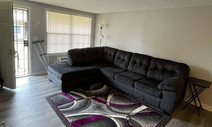 Reynoldsburg Apartment | Cozy, quiet one bedroom apartment. Groceries, restaurants, and clothing close.