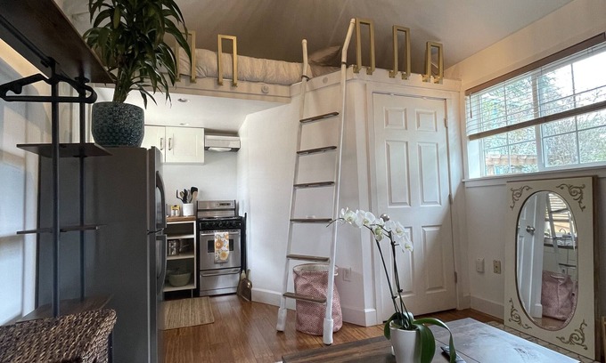 Portland Apartment | Cozy, quiet & private loft studio