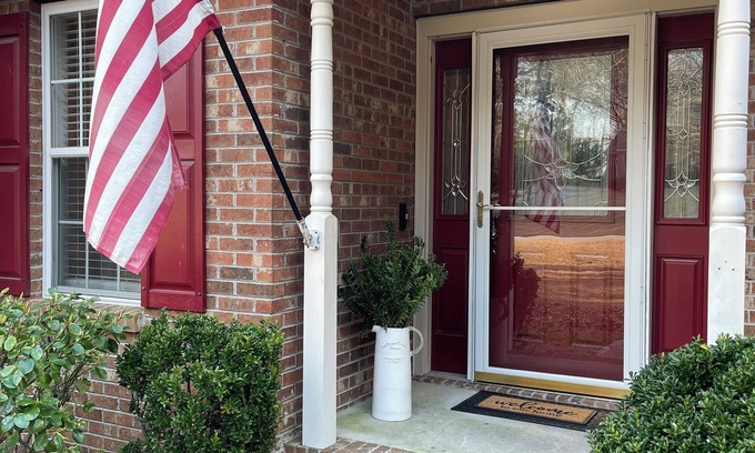 Jacksonville House | Cozy Quiet Private Home in Established Neighborhood Close to Base & Beach!
