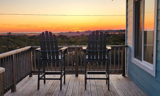 South Nags Head House | Cozy + Quiet S Nags Head Home- Short walk to beach, gorgeous ocean + sound views