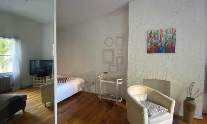 Hell's Kitchen Apartment | Cozy quiet studio space in central New York City with AC, WiFi