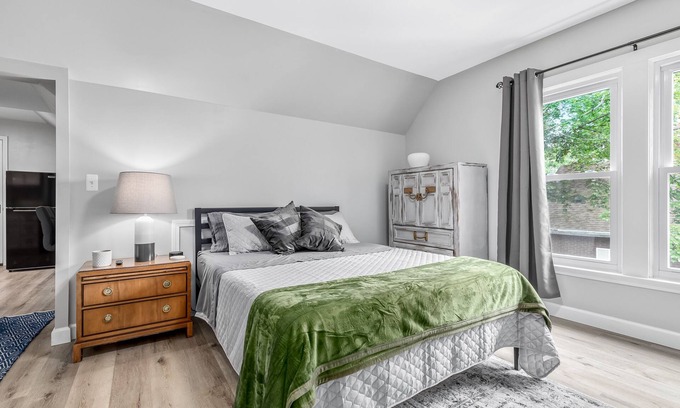 Mount Clemens Apartment | Cozy & Quiet Studio Flat in Historic Mount Clemens