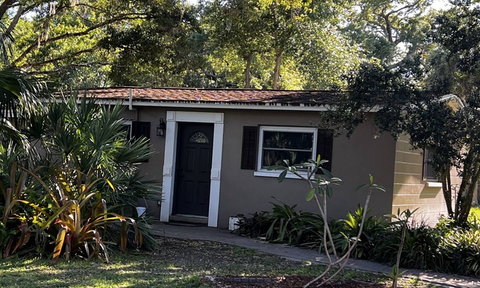 Safety Harbor House | Cozy quite cottage nestled in Safety Harbor