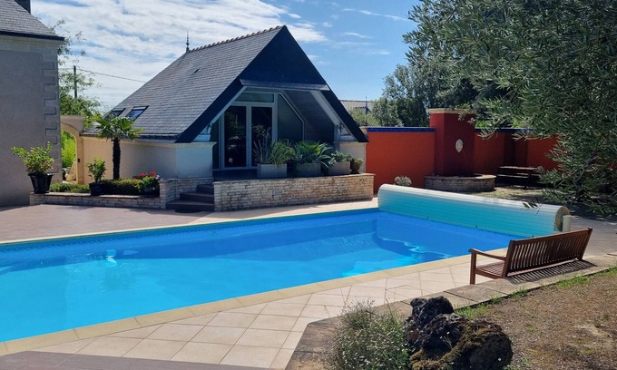 Saint-Etienne-de-Montluc Cottage | Cozy Retreat with Heated Pool near Nantes